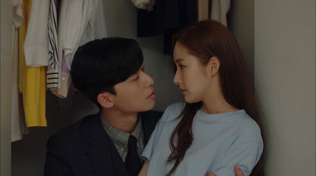 Mi a baja Kim titkárnőnek? Évad 1