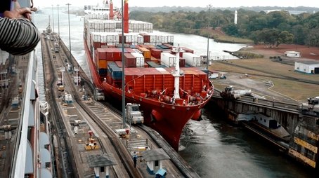 Panama Canal Supersized (2015) - Episode 11 poster and promotional image