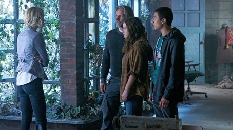 Right Behind You (2016) - Episode 3 poster and promotional image