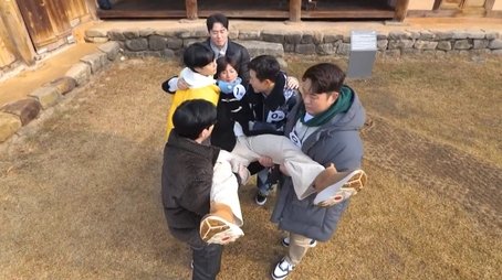 Hoon-Min War (3) / Lunar New Year Special 'Age is Just a Number of Rice Cake Soup' (1) (2023) - Episode 160 poster and promotional image