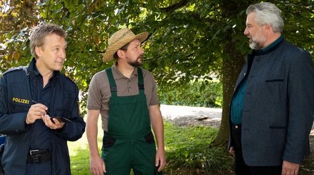 Adel verpflichtet (2023) - Episode 11 poster and promotional image