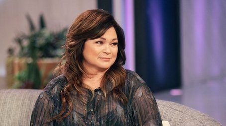 Valerie Bertinelli, Chris Kattan, Matteo Bocelli (2022) - Episode 83 poster and promotional image