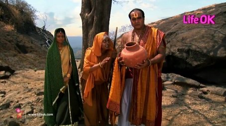 Daksh goes to meet Jata (2012) - Episode 31 poster and promotional image