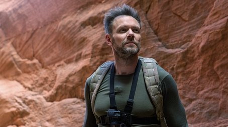 Joel McHale in Arizona Slot Canyons (2019) - Episode 2 poster and promotional image