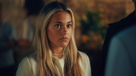 Doesn't She Look Like a Tall Glass of Champagne? (2024) - Episode 8 poster and promotional image