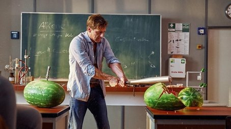 Irgendwie war’s besser, als er noch nicht geredet hat … (2017) - Episode 5 poster and promotional image