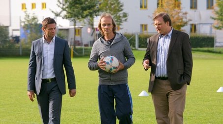Nie mehr erste Liga (2013) - Episode 22 poster and promotional image