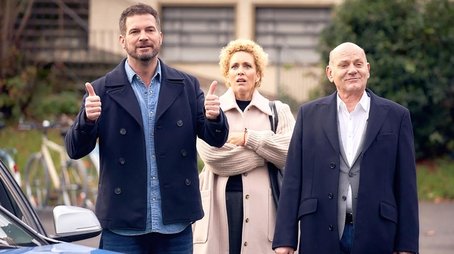 Was macht ein Lehrer im Gefängnis?... Sitzenbleiben (2021) - Episode 8 poster and promotional image