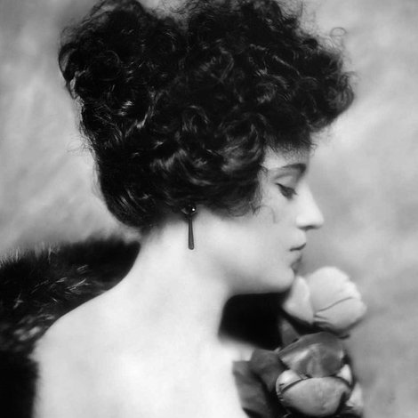 Yvonne Shelton