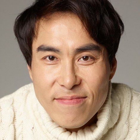 Min Moo-je