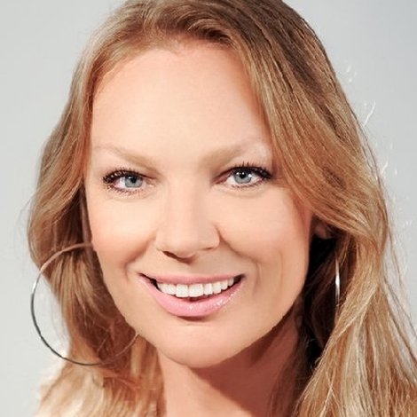 Anita Szvrcsek