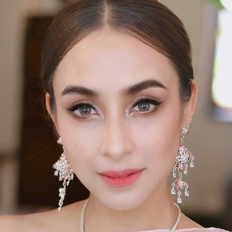 Katreeya English