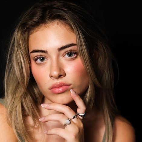 Bella Mraz