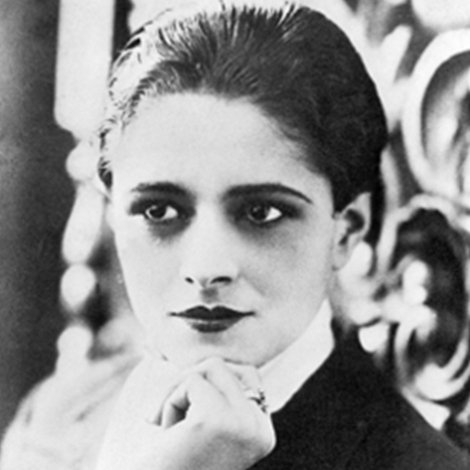 Mercedes Simone