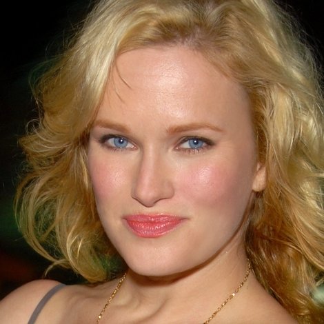 Nicholle Tom