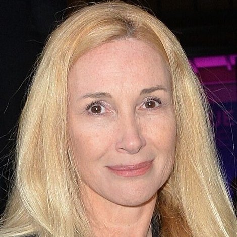 Isabelle Doval