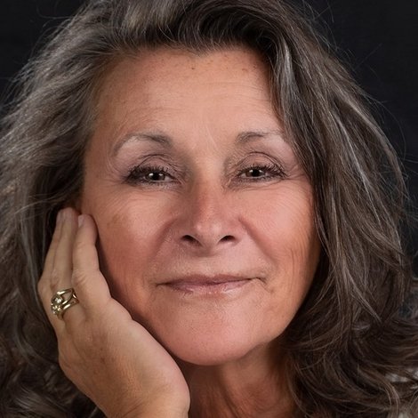 Joanna Piros