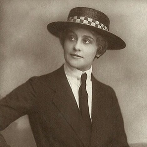 Carola Toelle