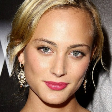 Nora Arnezeder