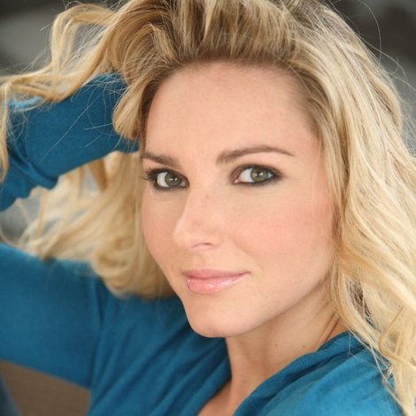 Anna Debecki