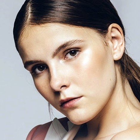 Camille Schneyder