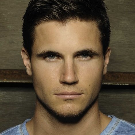 Robbie Amell