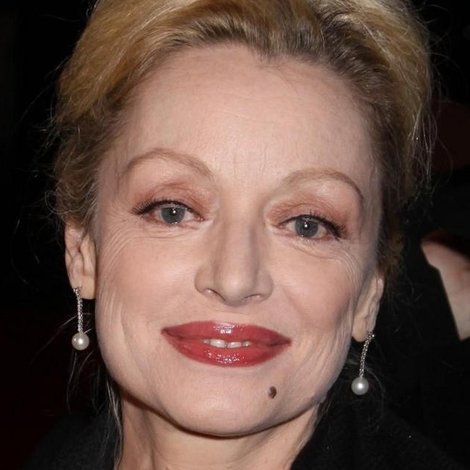 Caroline Silhol