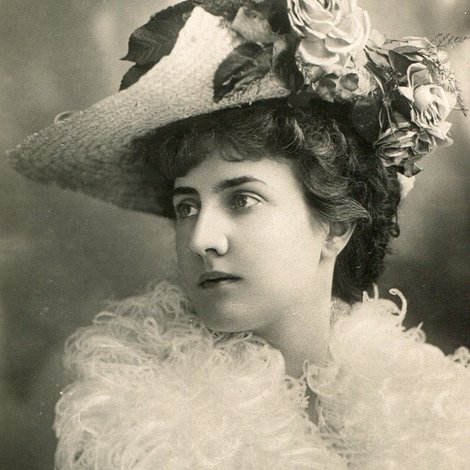 Nelly Cormon