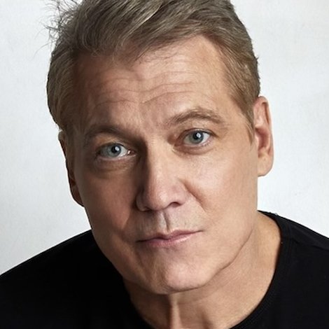 Holt McCallany