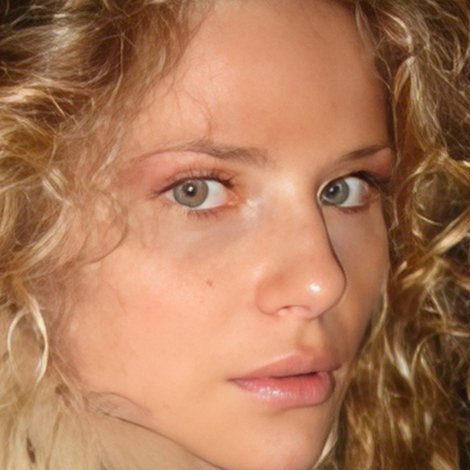 Ava Loraschi