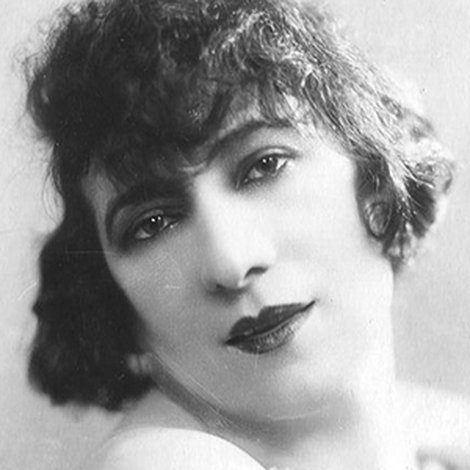 Tonia Navar