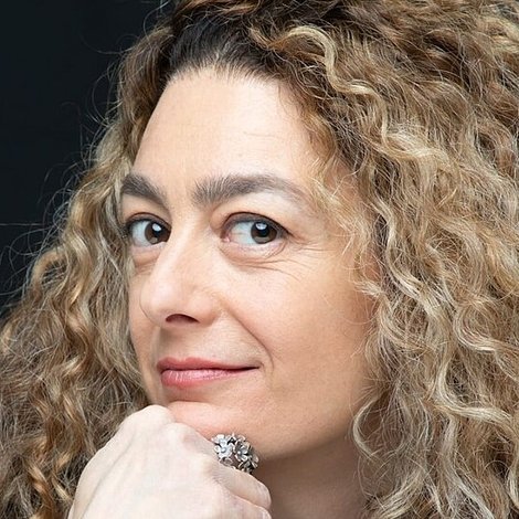 Evelyn FamÃ