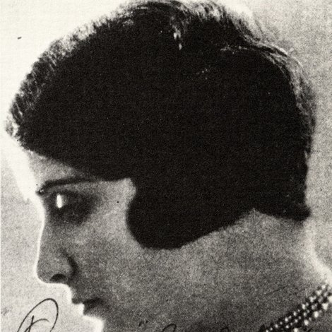 Nora Serrador