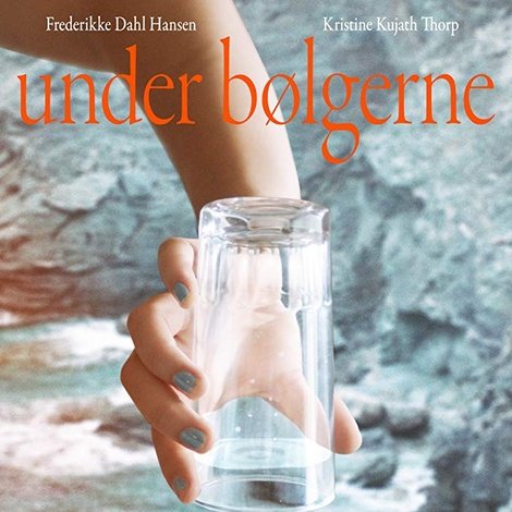 Under bølgerne, over skyerne