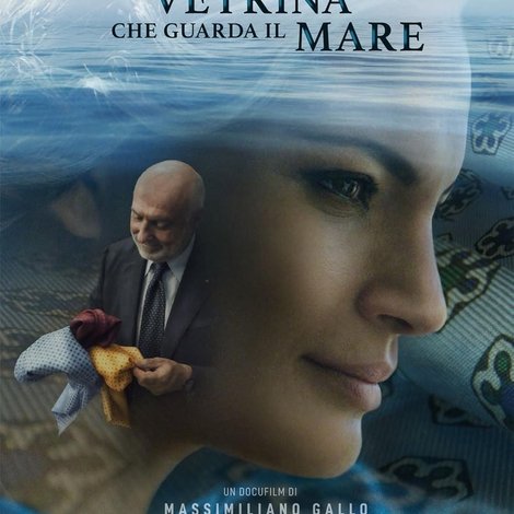Una vetrina che guarda il mare