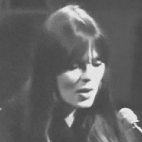 Nico performing Secret Side & Valley of the Kings