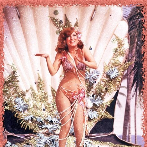 Bette Midler: Ol' Red Hair Is Back