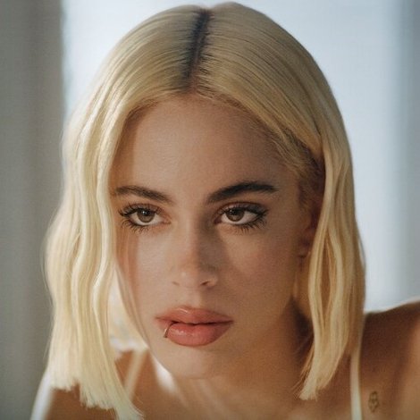 TINI: Un mechón de pelo