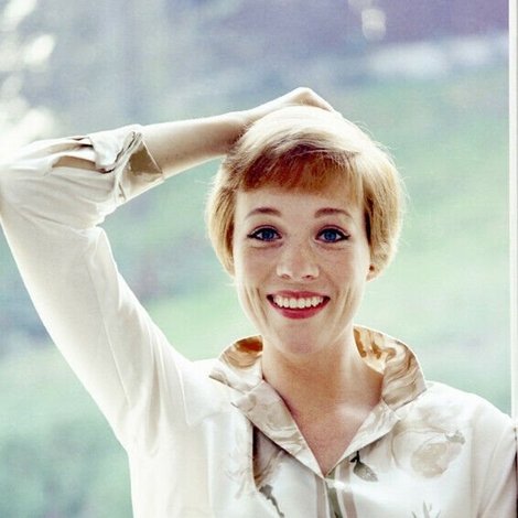 Julie Andrews Sings Her Favorite Songs