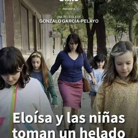 Eloísa y las niñas toman un helado