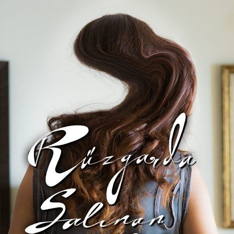 Rüzgarda Salınan Nilüfer