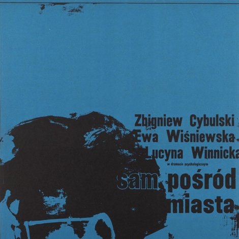 Sam pośród miasta