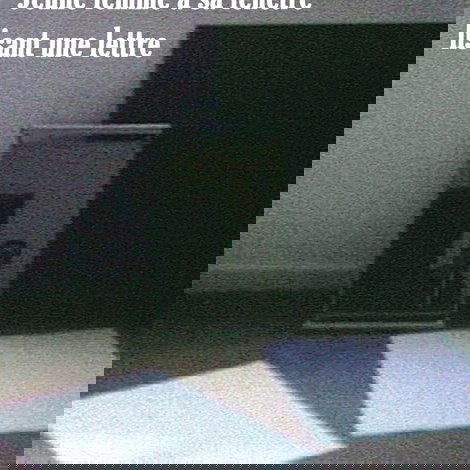 Jeune femme à sa fenêtre lisant une lettre