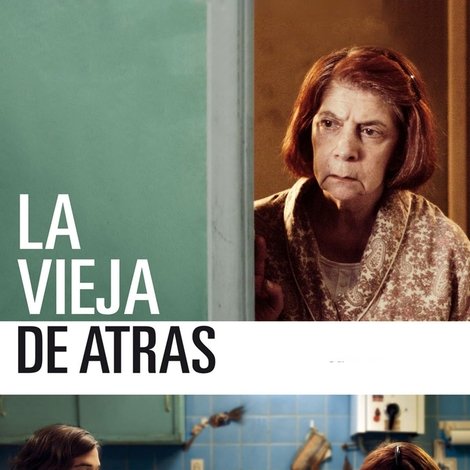 La vieja de atrás