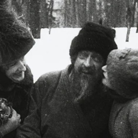 Рино хочет закурить