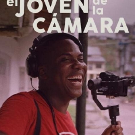 El joven de la cámara