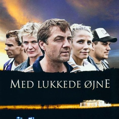 Med lukkede øjne