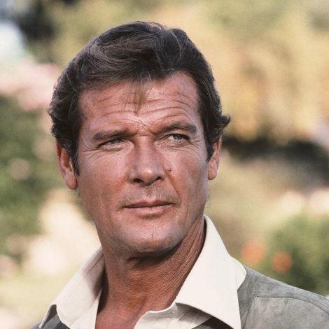 Bond in Greece