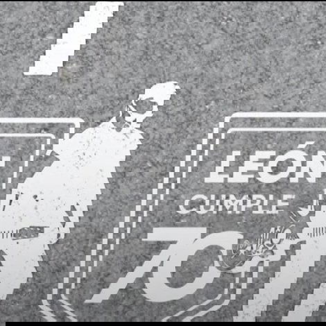 León cumple
