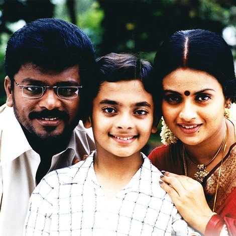 Kannadi Pookal